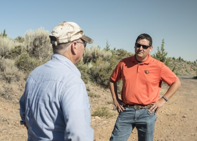 Sergio Arispe talks with a rancher in Malheur County about cattle and rangeland. Eastern Oregon. Credit: Stephen Ward